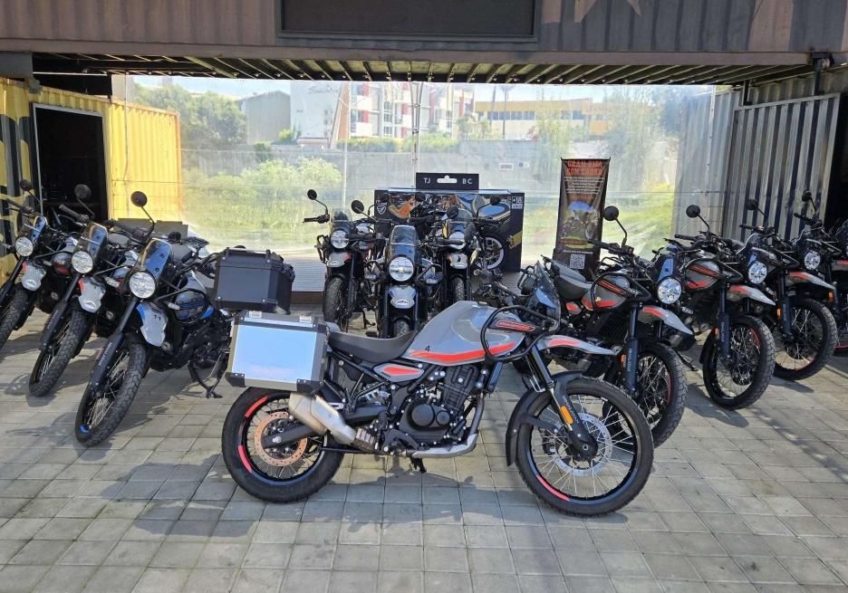 66723Royal-Enfield-STATICO3.jpeg